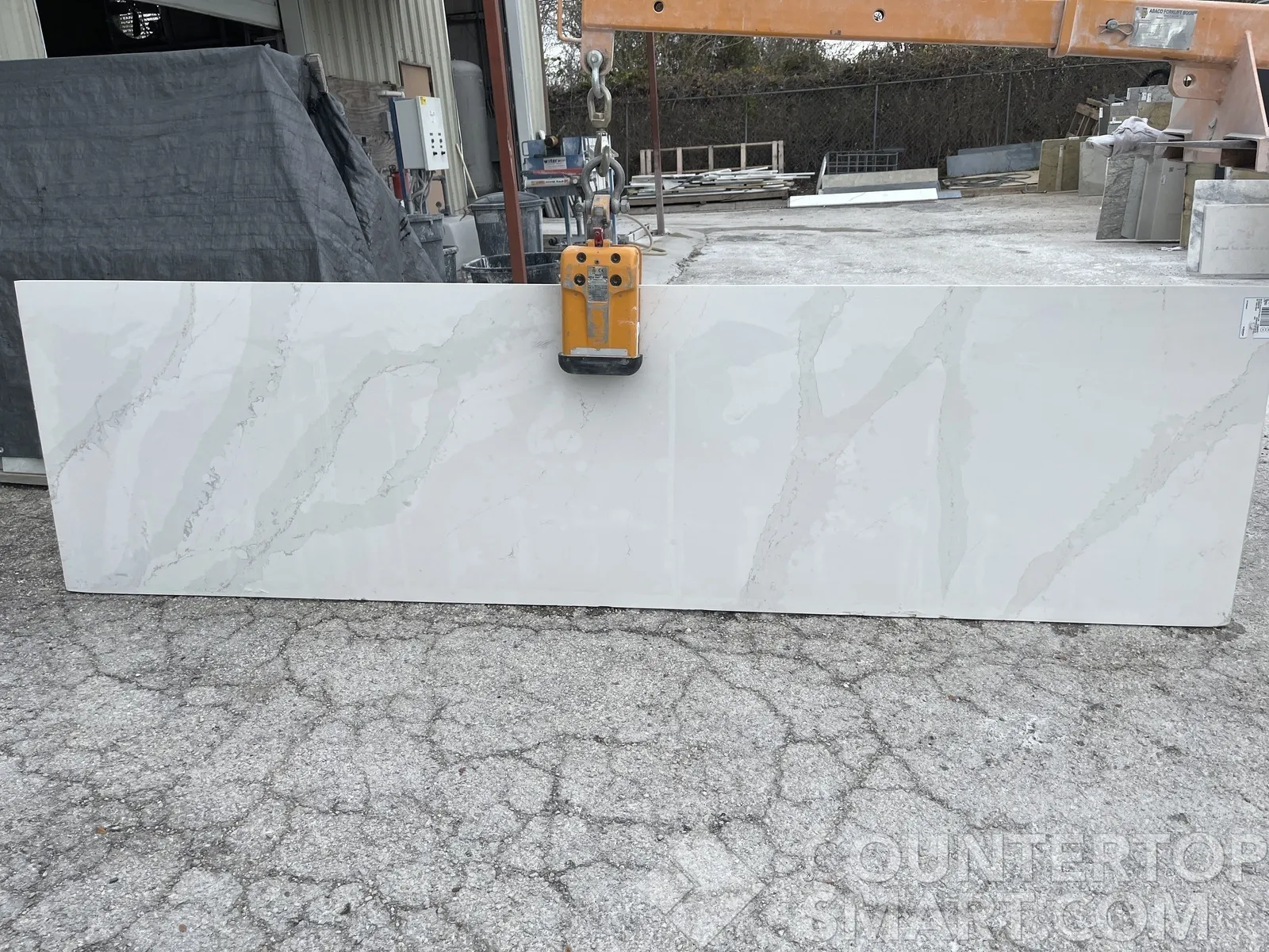 Eternal Calacatta Gold Quartz Countertop Remnant 127