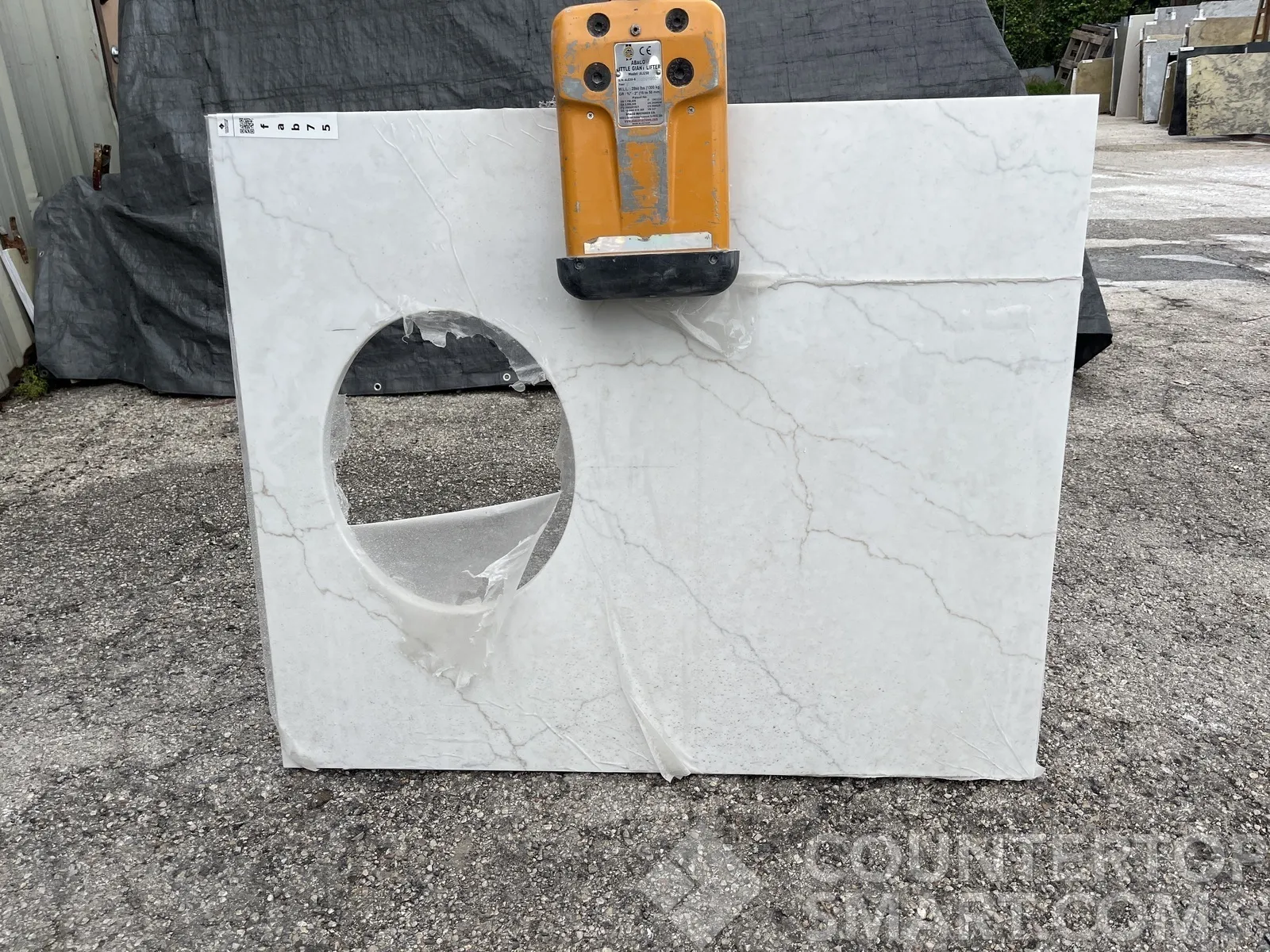 Full image of Q Quartz Calacatta Miraggio Duo White Quartz countertop slab