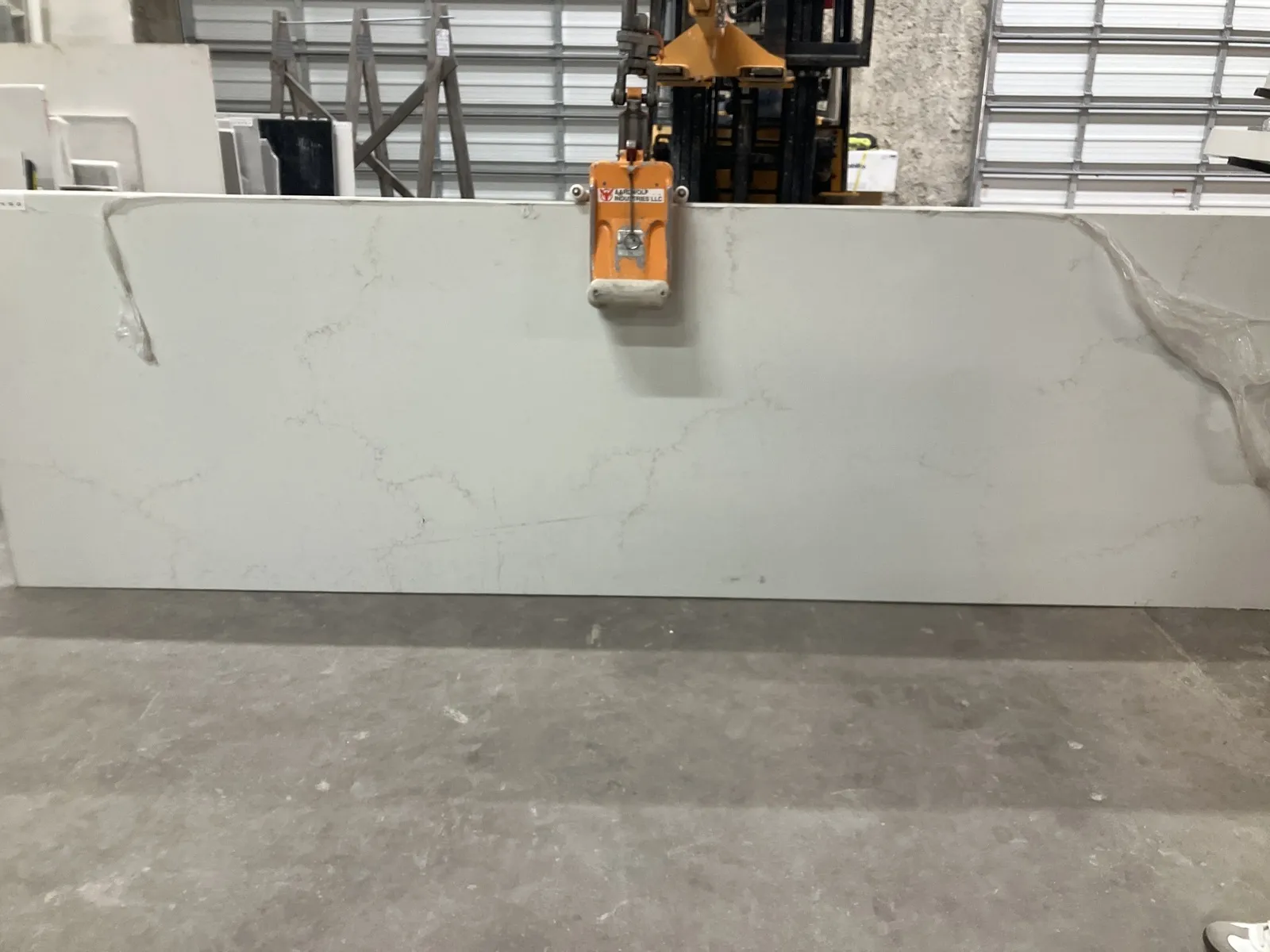 Closeup image of Stratus Quartz Statuario Gold Quartz countertop slab