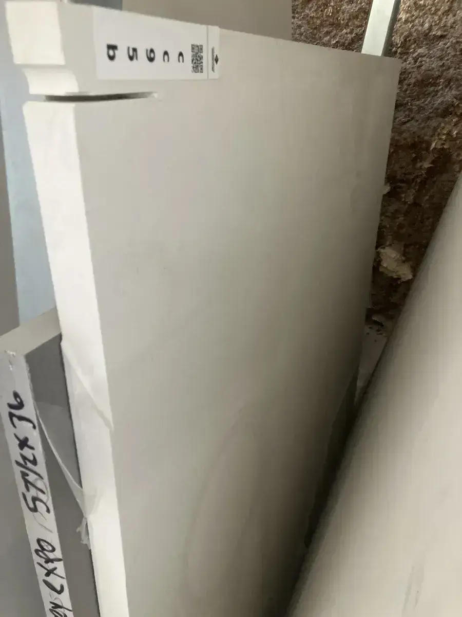 Full image of Q Quartz Calacatta Miraggio Quartz countertop slab