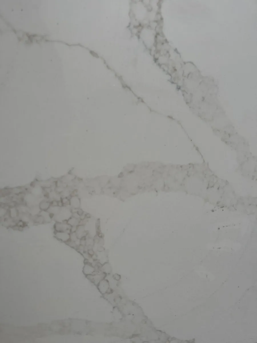 Closeup image of Stratus Quartz Calacatta Lumiere White Quartz countertop slab