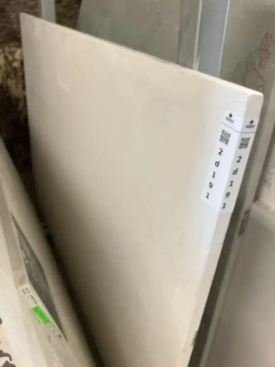 Full image of Q Quartz Calacatta Miraggio Quartz countertop slab