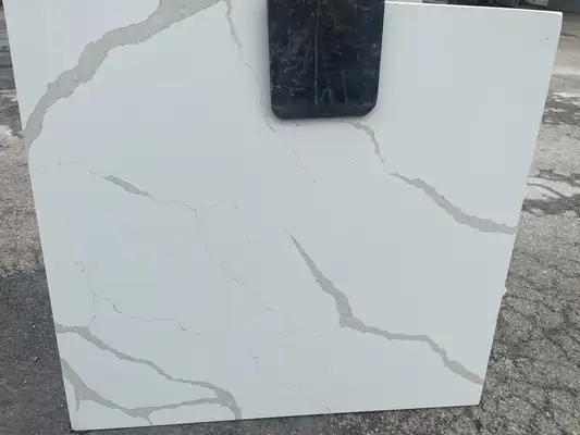 Closeup image of Della Terra Ripieno White Quartz countertop slab