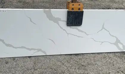 Closeup image of Della Terra Ripieno White Quartz countertop slab