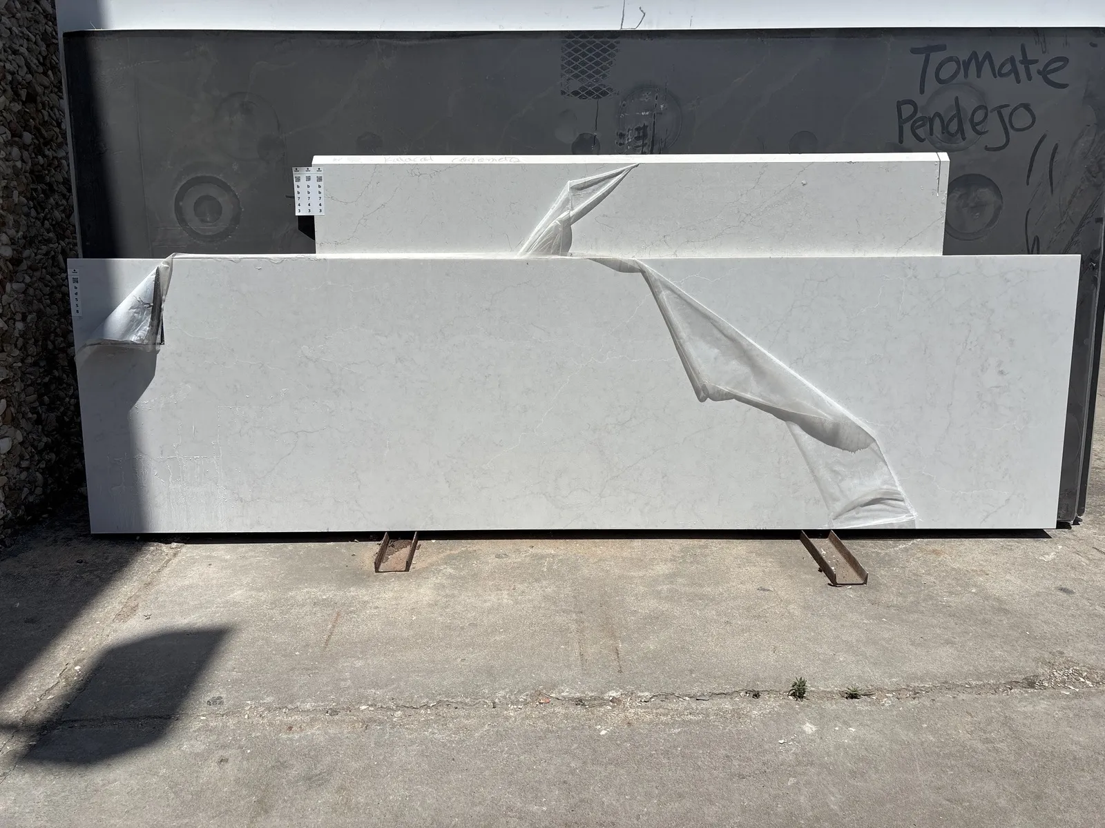 Full image of Q Quartz Calacatta Miraggio Cove White Quartz countertop slab