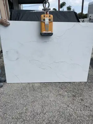 Full image of Stratus Quartz Regal D&amp;#39;Oro White Quartz countertop slab