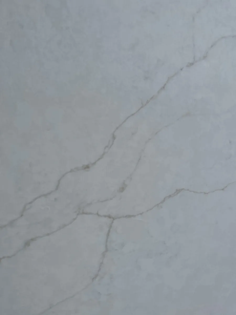 Closeup image of Stratus Quartz Ethereal White Quartz countertop slab