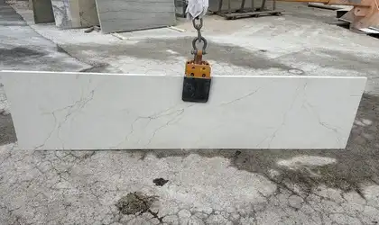 Closeup image of Stratus Quartz Ethereal White Quartz countertop slab