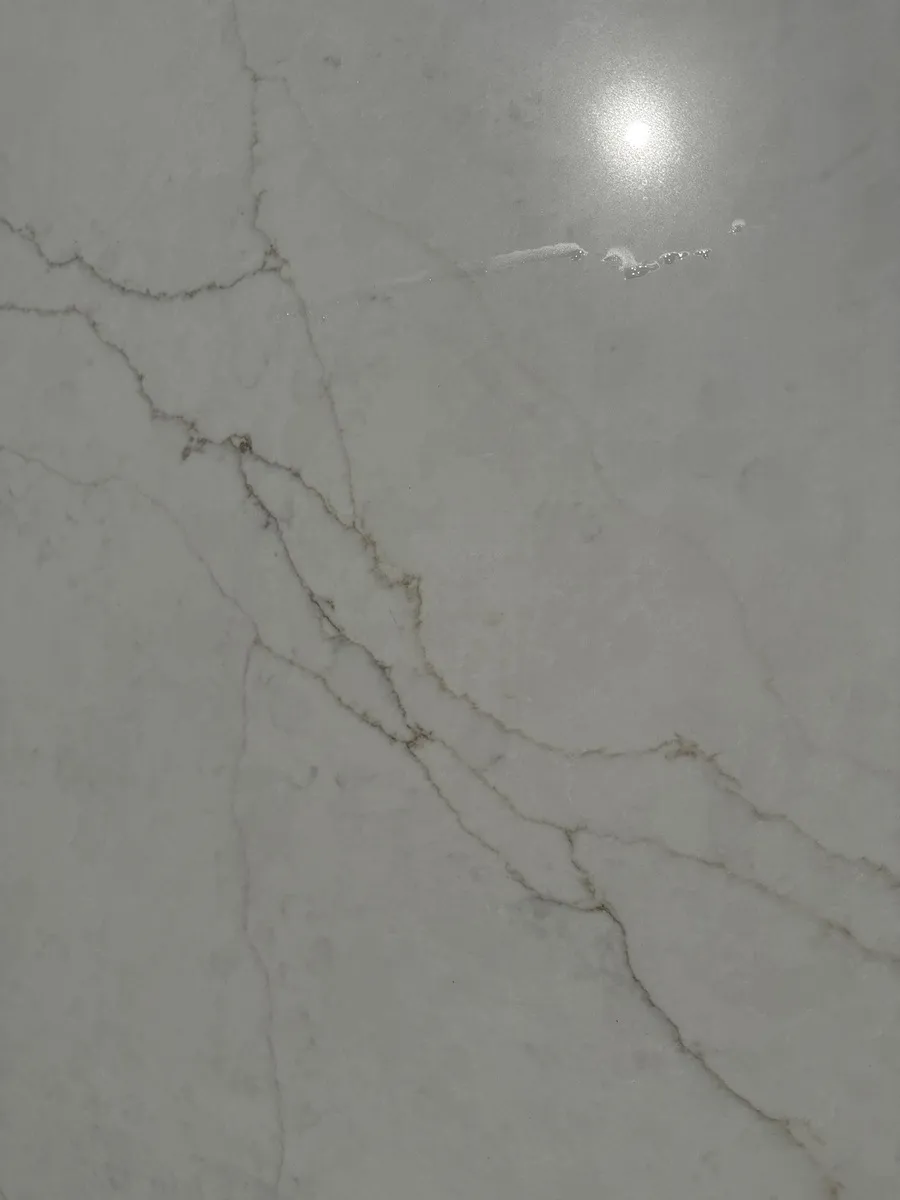 Closeup image of Stratus Quartz Ethereal White Quartz countertop slab