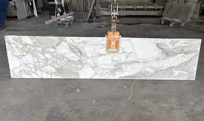 Full image of Calacatta Vagli Gold White Marble countertop slab