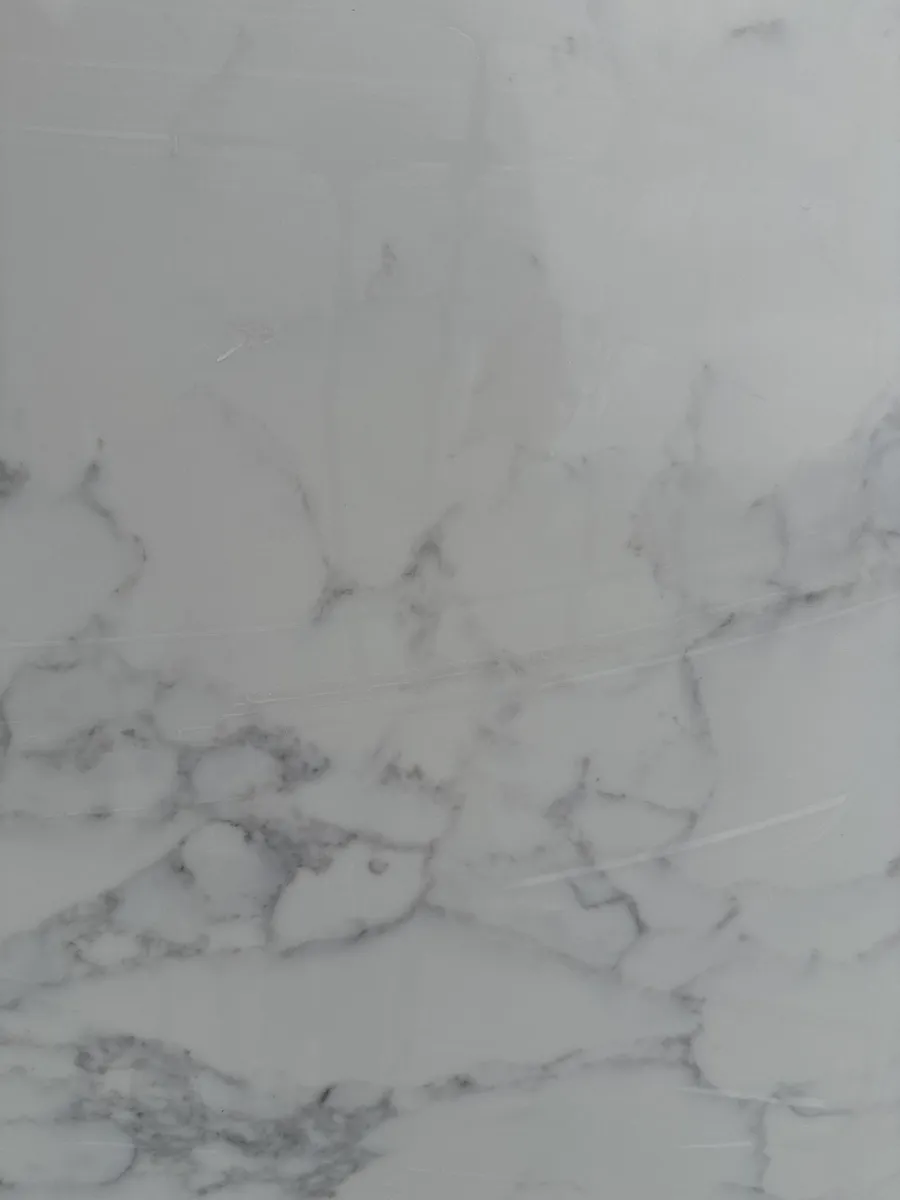 Closeup image of Stratus Quartz Arabescato Vagli White Quartz countertop slab