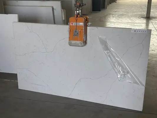 Closeup image of Arizona Tile New Venatino Grey White Quartz countertop slab