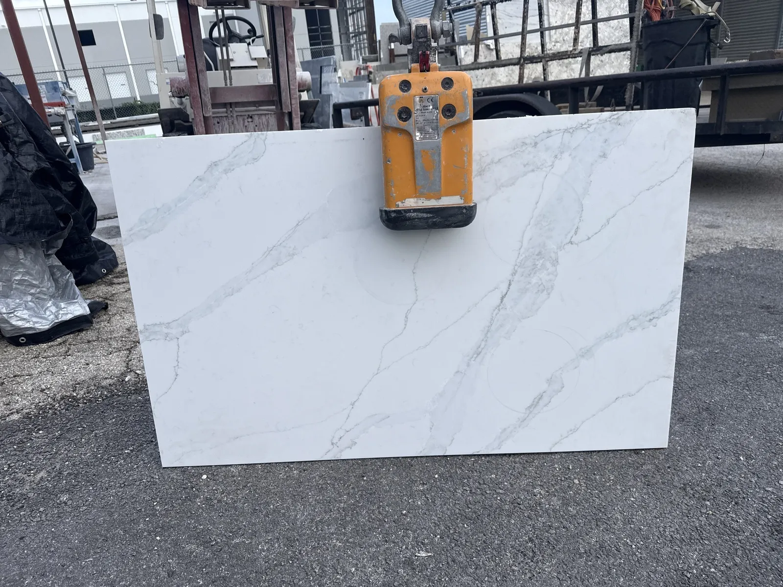 Full image of Q Quartz Calacatta Vernello White Quartz countertop slab