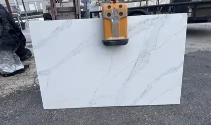 Full image of Q Quartz Calacatta Vernello White Quartz countertop slab