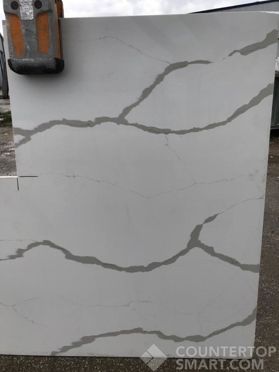 Full image of Everest Calacatta Gold Quartz countertop slab