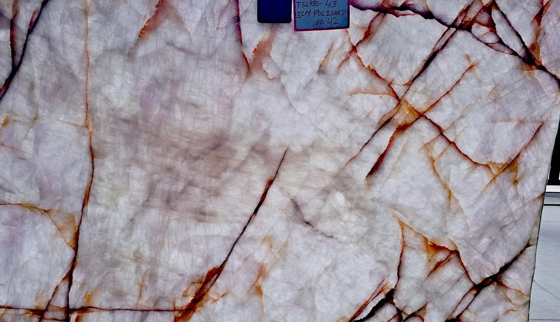 Closeup image of Cristallo Carda Rossa Cream Quartzite countertop slab