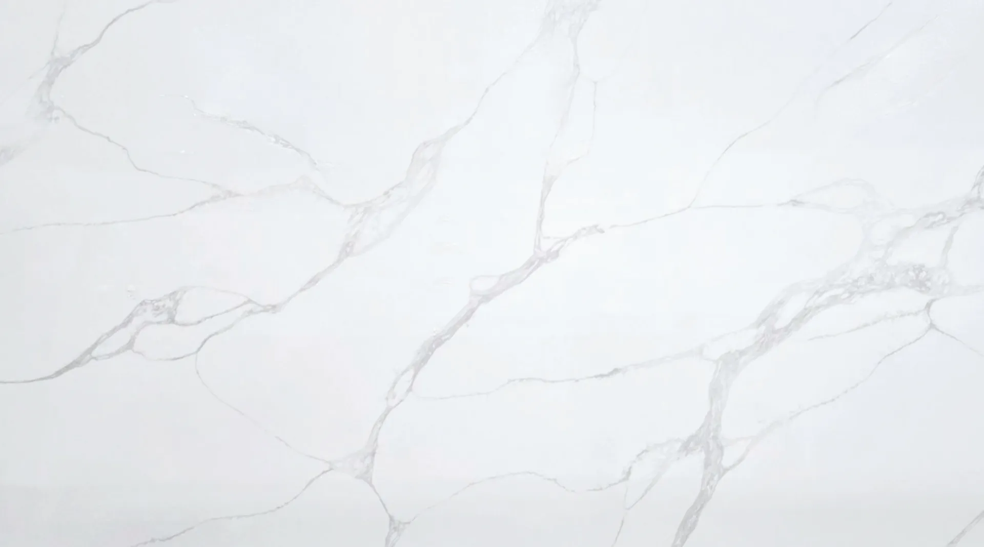 Closeup image of CRS Quartz Calacatta Miele Super Jumbo White Quartz countertop slab