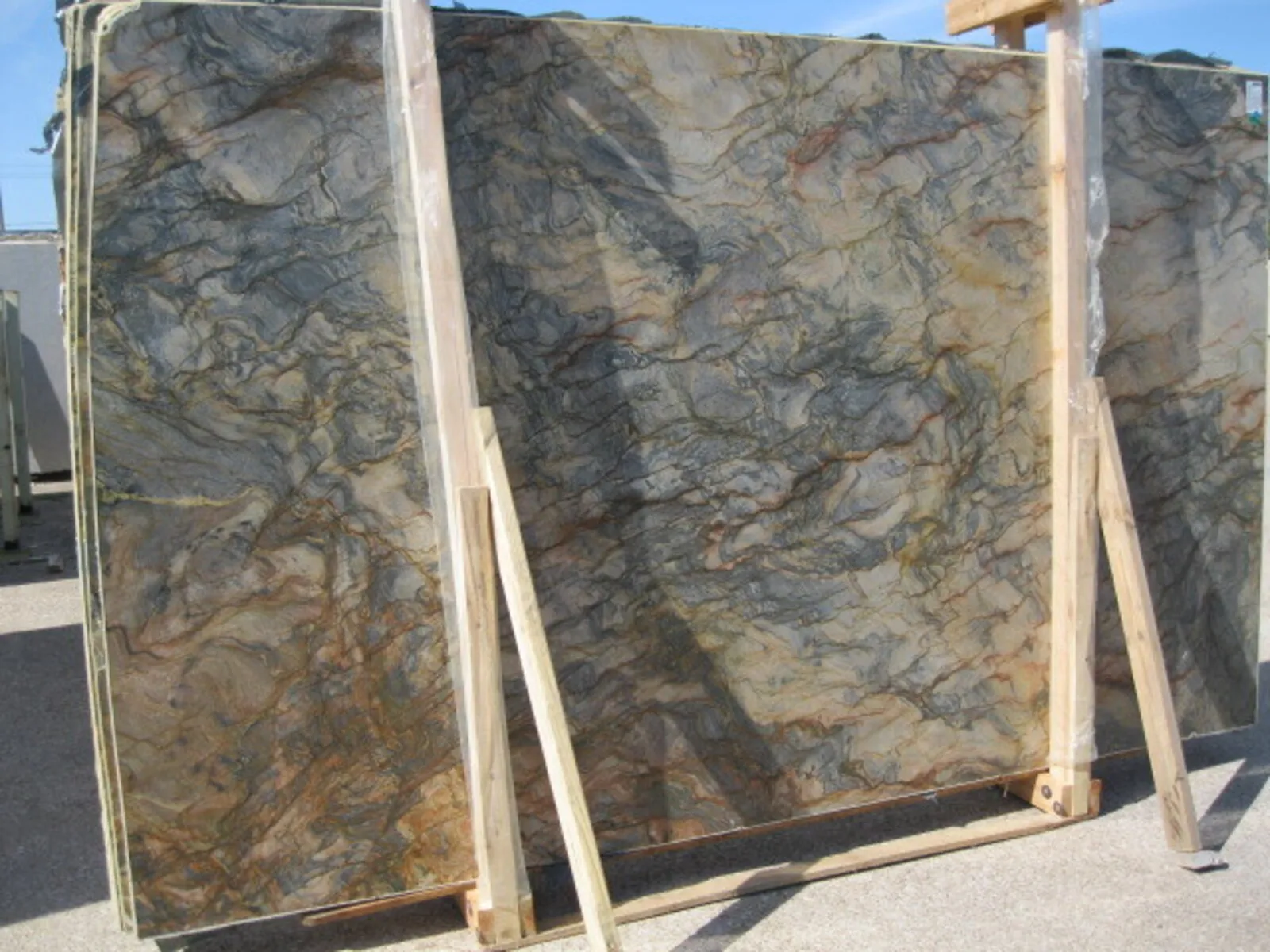 Closeup image of Fusion Grey Quartzite countertop slab