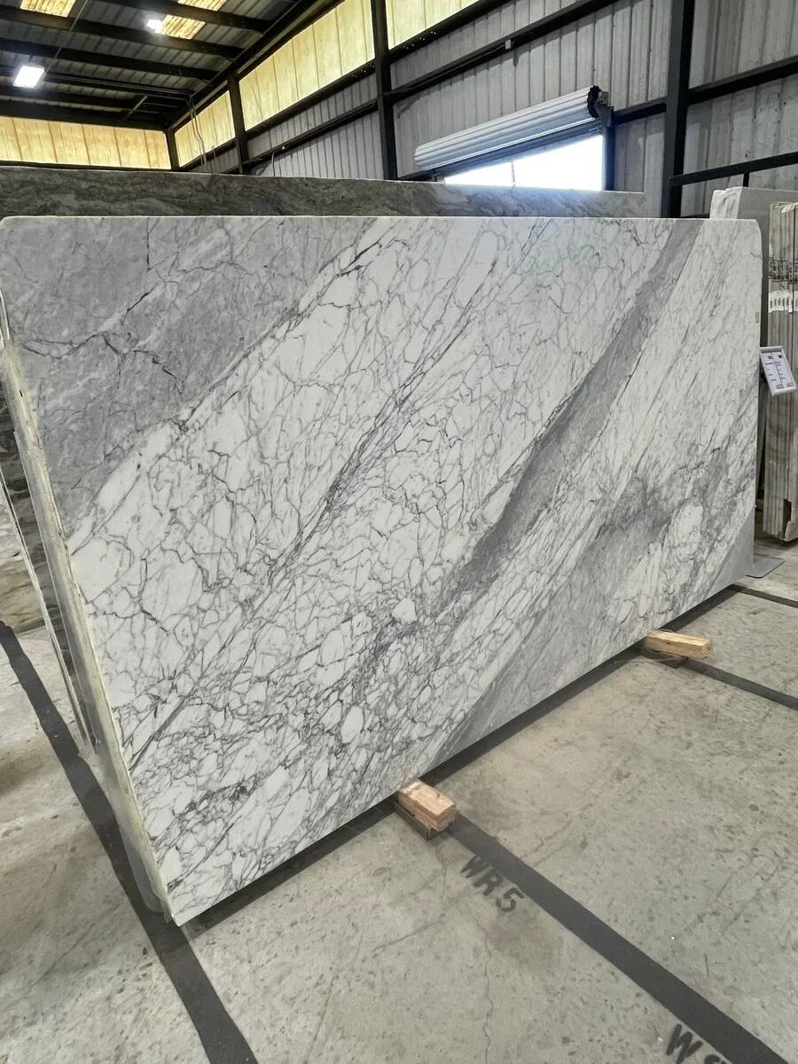 Closeup image of Statuarietto White Marble countertop slab