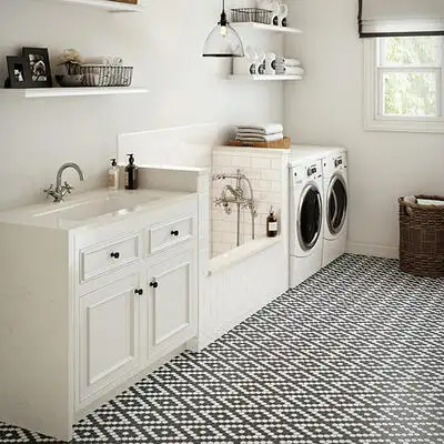 Image of installed ONE Quartz Surfaces Niagara White Quartz countertops