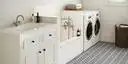 Image of installed ONE Quartz Surfaces Niagara White Quartz countertops