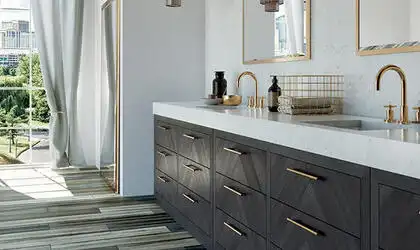 Image of installed ONE Quartz Surfaces Niagara White Quartz countertops