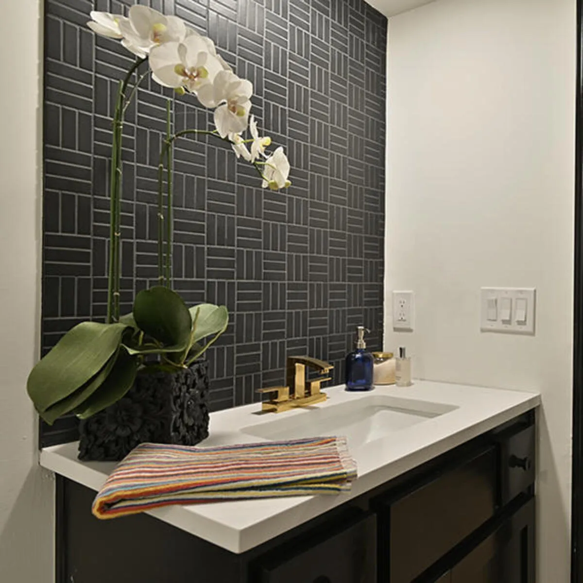 Image of installed ONE Quartz Surfaces Morning Frost White Quartz countertops