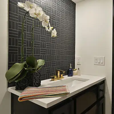 Image of installed ONE Quartz Surfaces Morning Frost White Quartz countertops