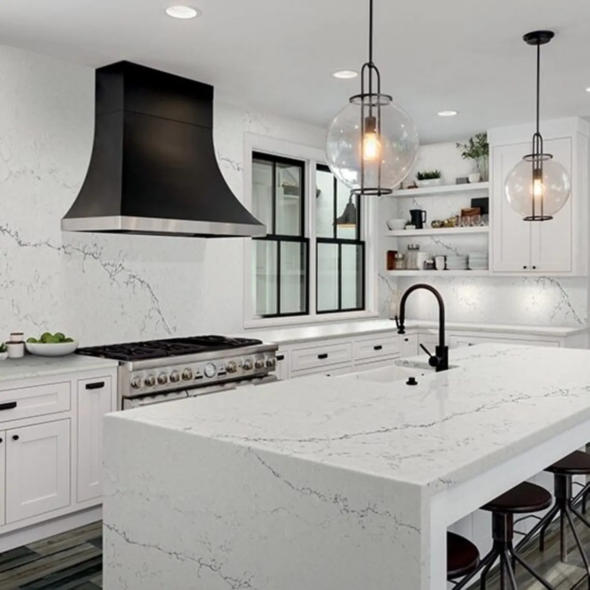Image of installed ONE Quartz Surfaces Washington Cream Quartz countertops