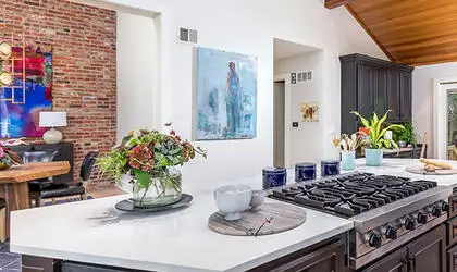 Image of installed ONE Quartz Surfaces White Sand White Quartz countertops