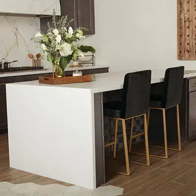 Image of installed ONE Quartz Surfaces White Sand White Quartz countertops