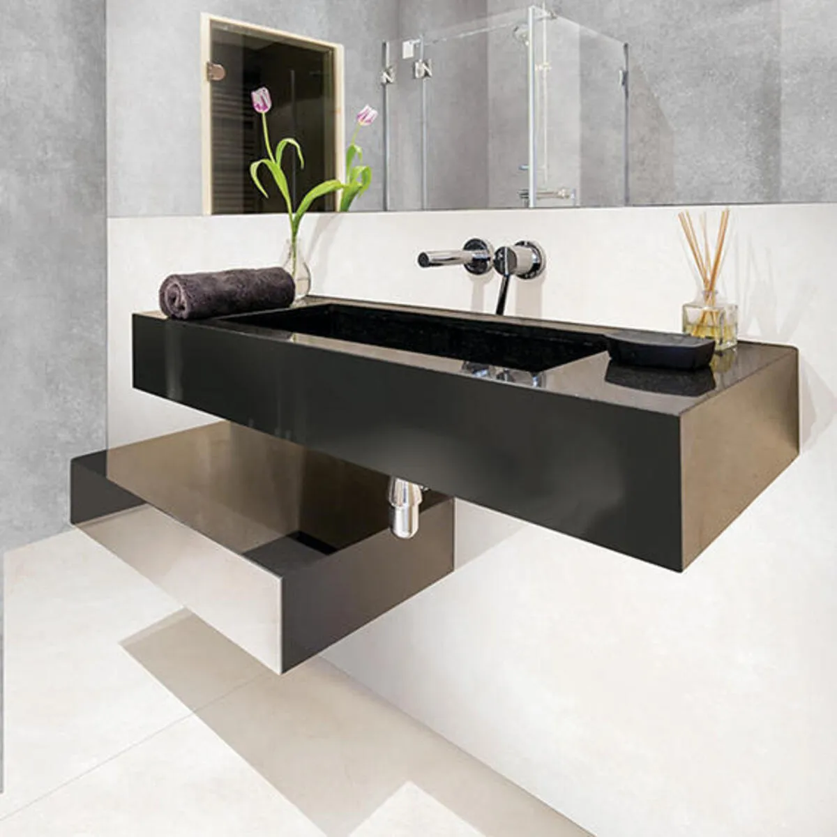 Image of installed Panoramic Porcelain Surfaces Marfil Cream Porcelain countertops
