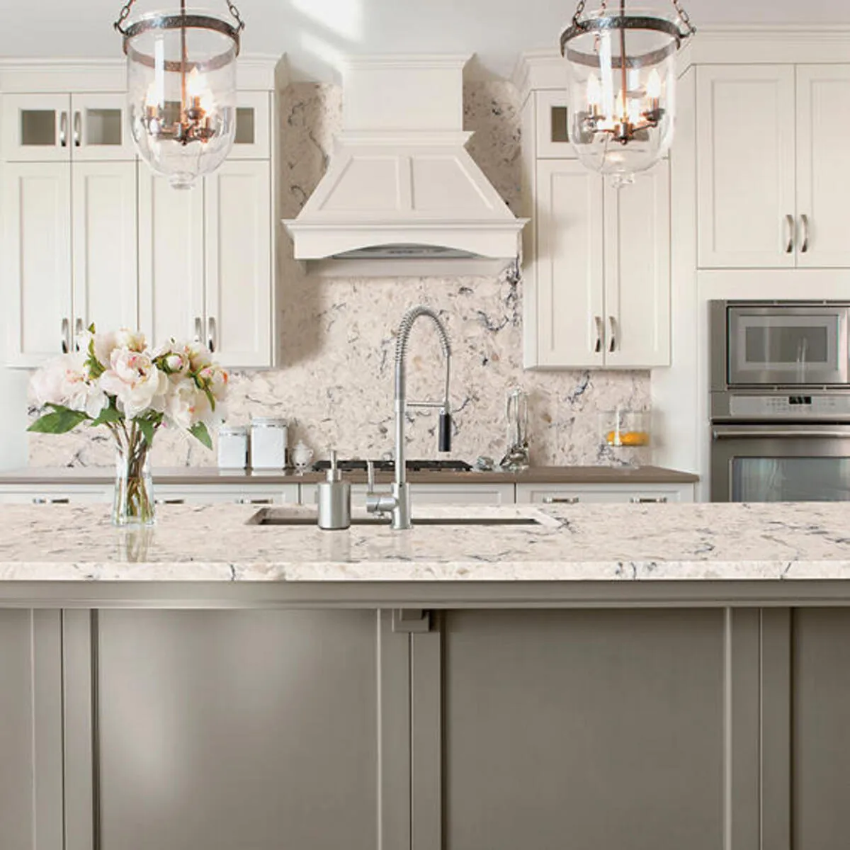 Image of installed ONE Quartz Surfaces Alpine Winter Cream Quartz countertops