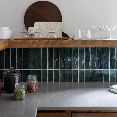 Image of installed ONE Quartz Surfaces Pulsar Grey Quartz countertops