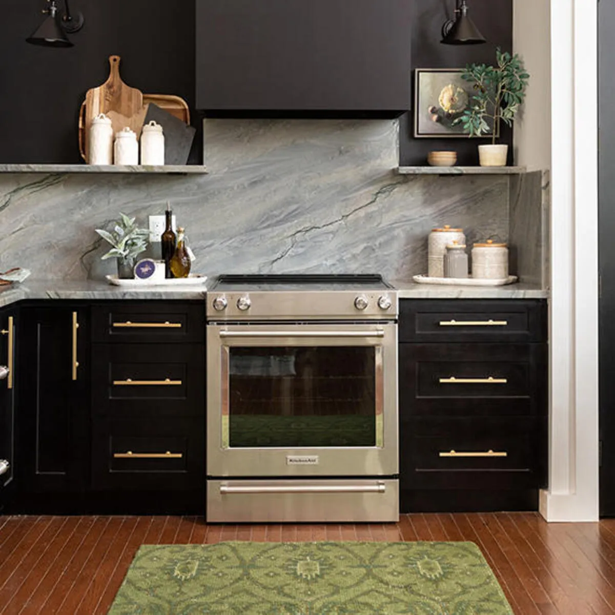 Image of installed Moreno Grey Quartzite countertops