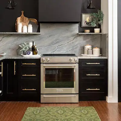 Image of installed Moreno Grey Quartzite countertops