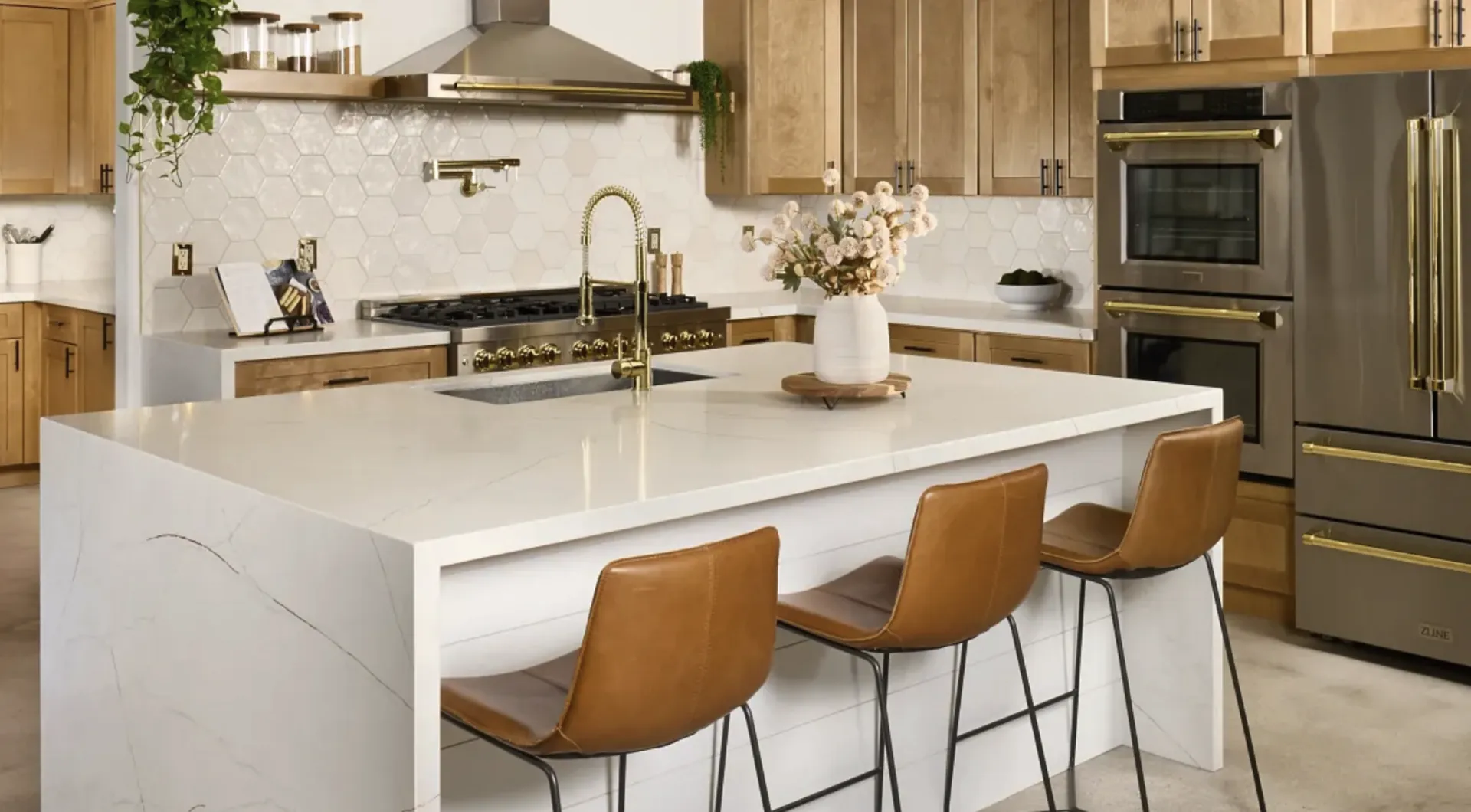 Image of installed Della Terra Cortona Gold White Quartz countertops