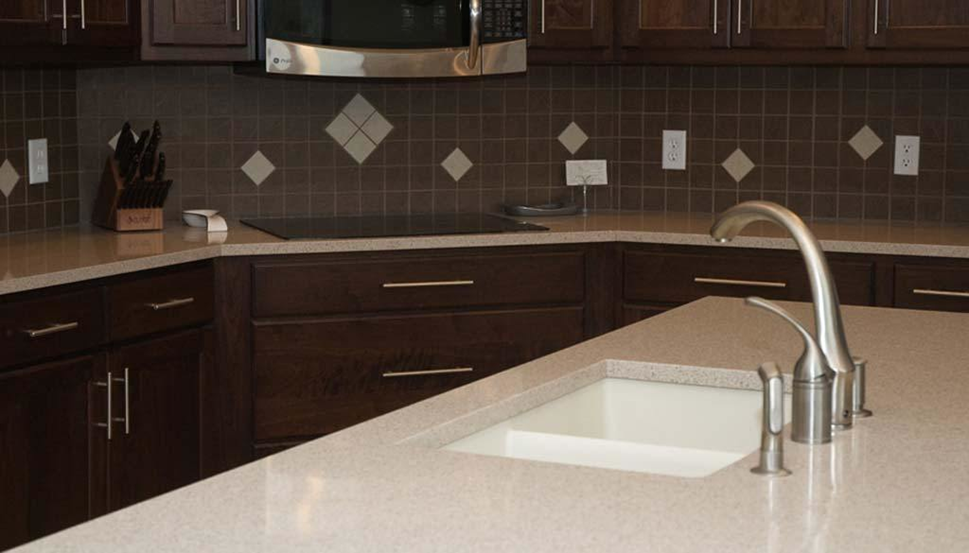 Additional image of Cambria Tenby Cream Quartz countertops