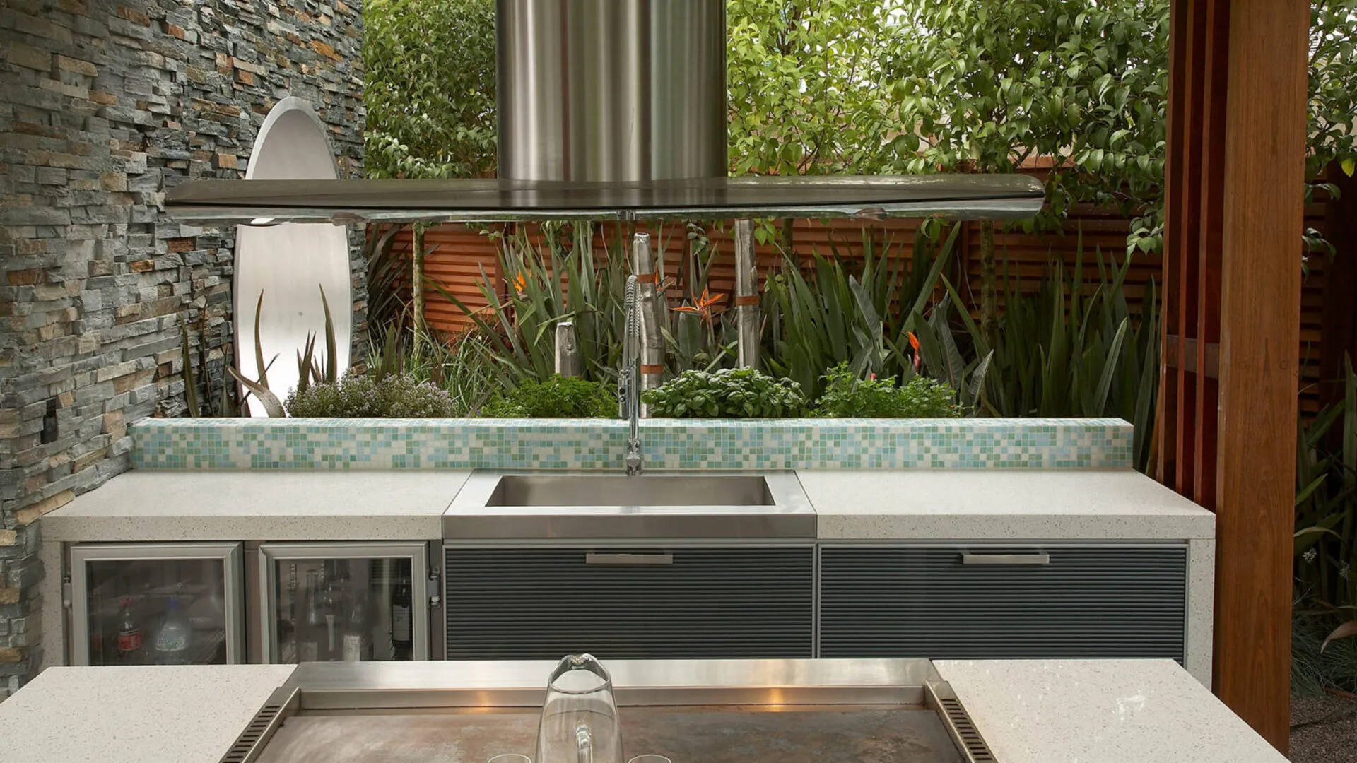 Additional image of Caesarstone Nougat Quartz countertops