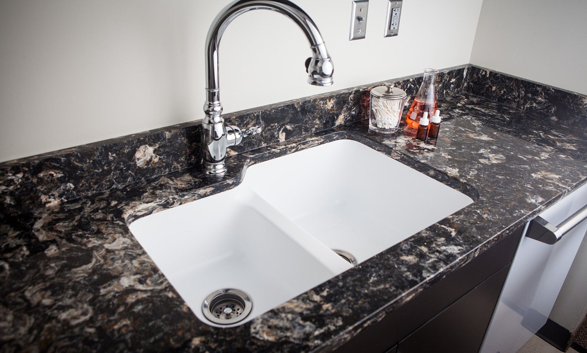 Additional image of Cambria Hollinsbrook Quartz countertops