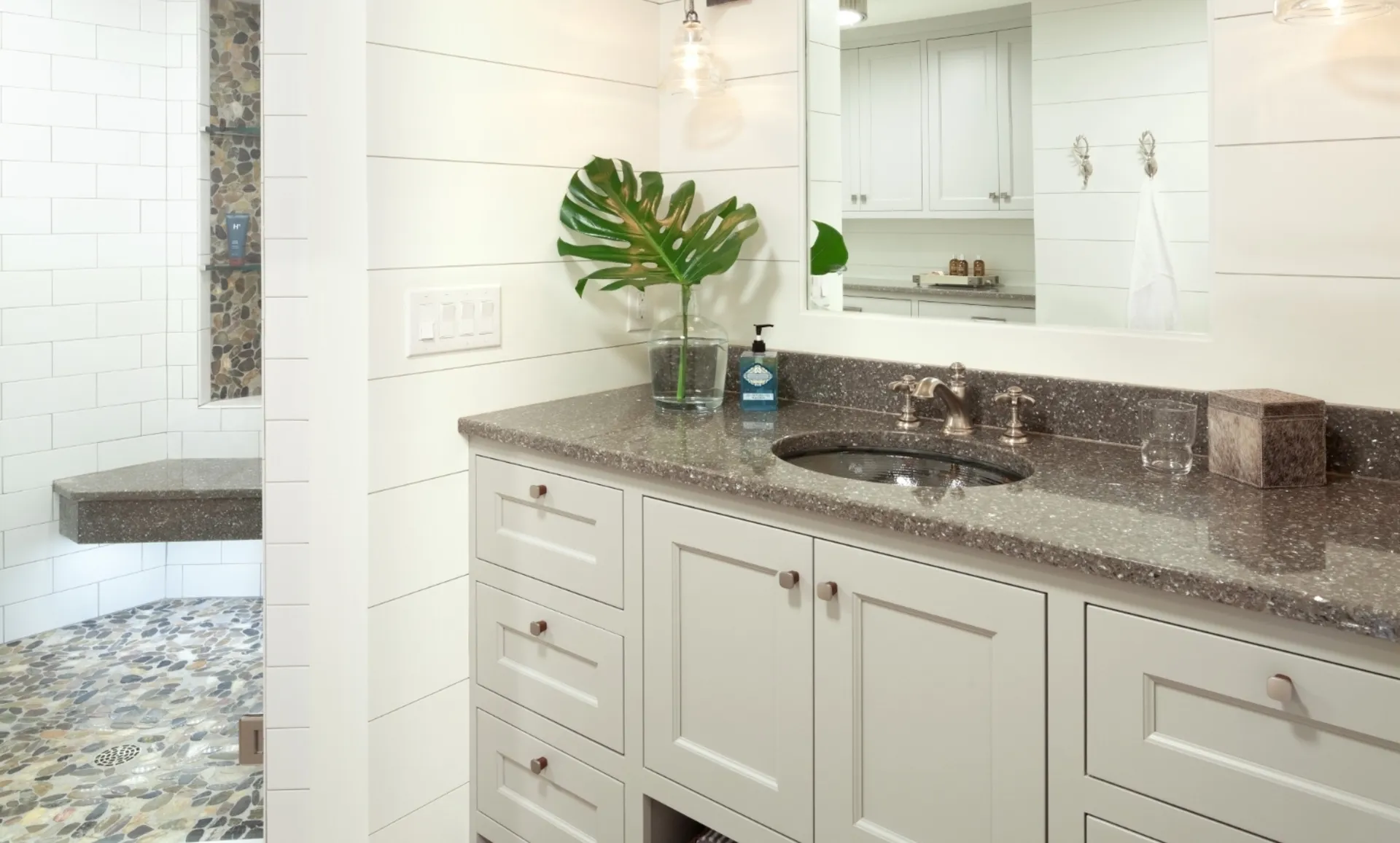 Additional image of Cambria Minera Grey Quartz countertops