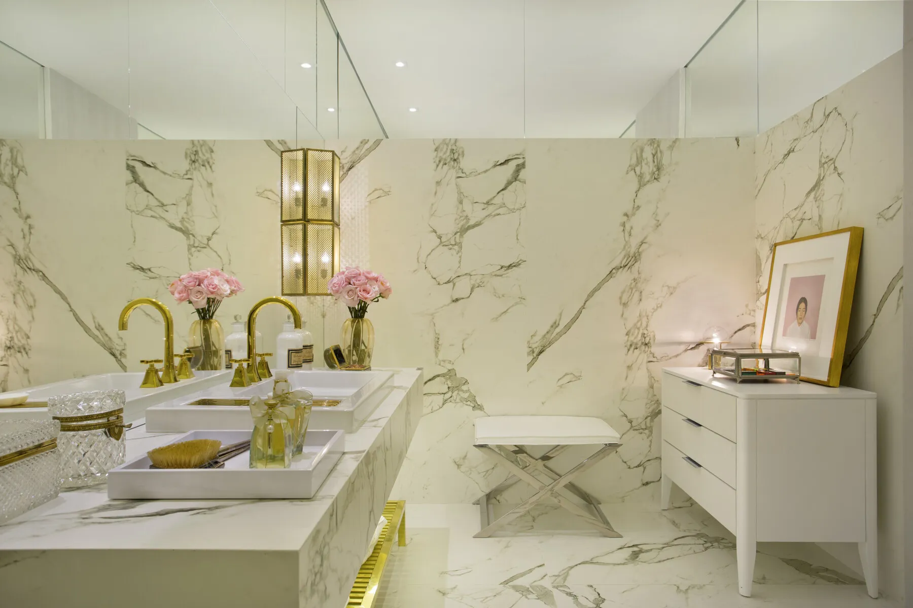 Image of installed Dekton Aura Sintered countertops