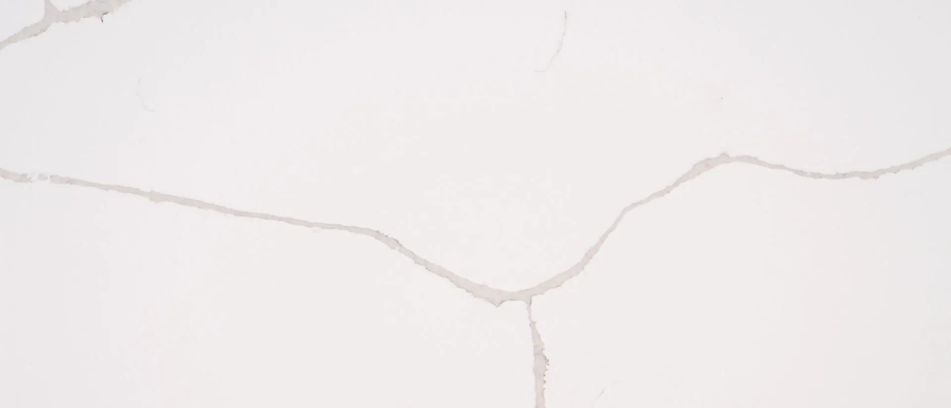 Closeup image of Q Quartz Calacatta Classique Quartz countertop slab