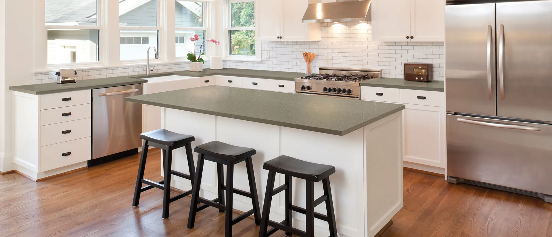 Image of installed Q Quartz Fossil Brown Quartz countertops