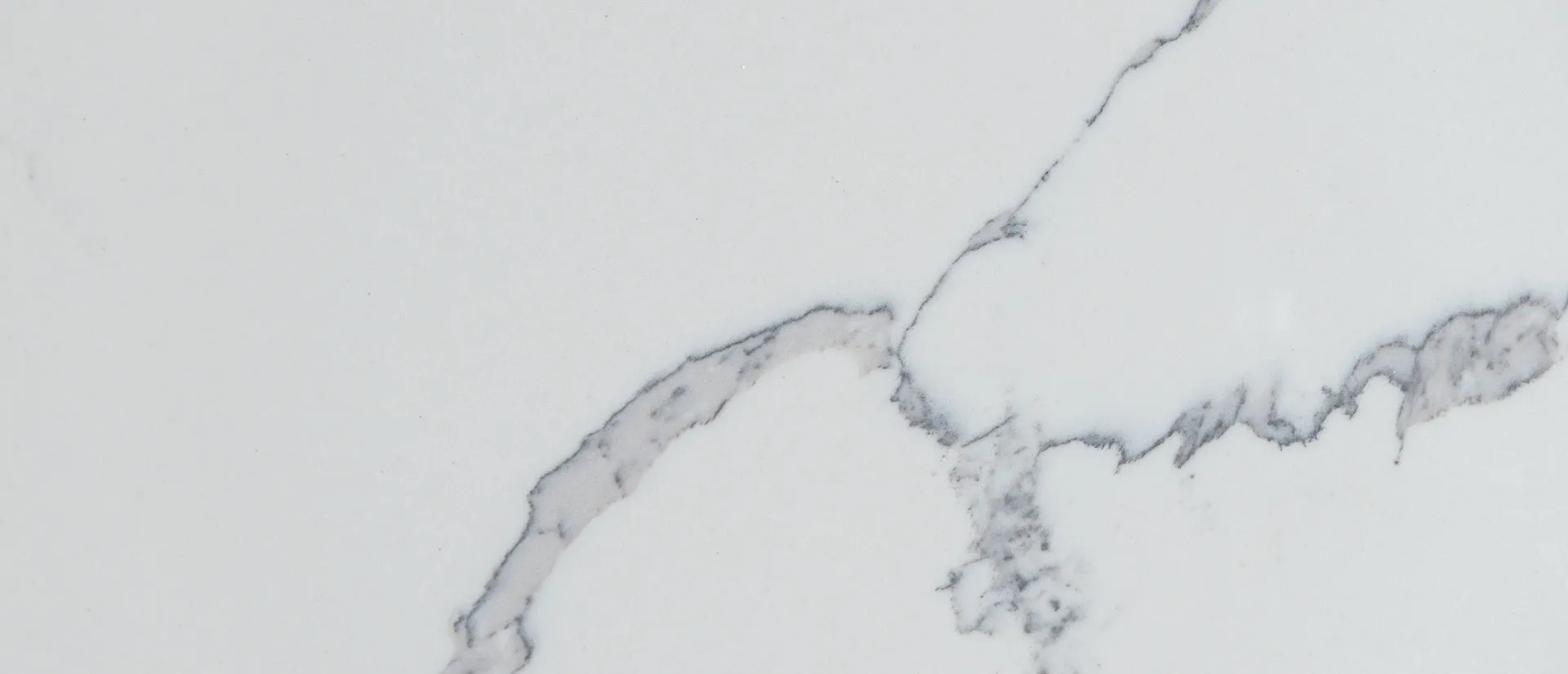 Closeup image of Q Quartz Statuary Classique White Quartz countertop slab