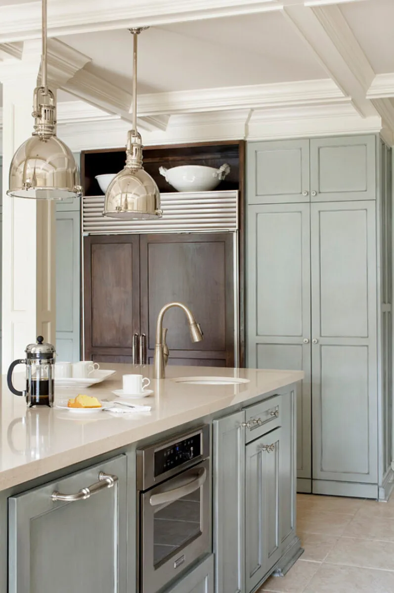 Image of installed Silestone Blanco City Cream Quartz countertops