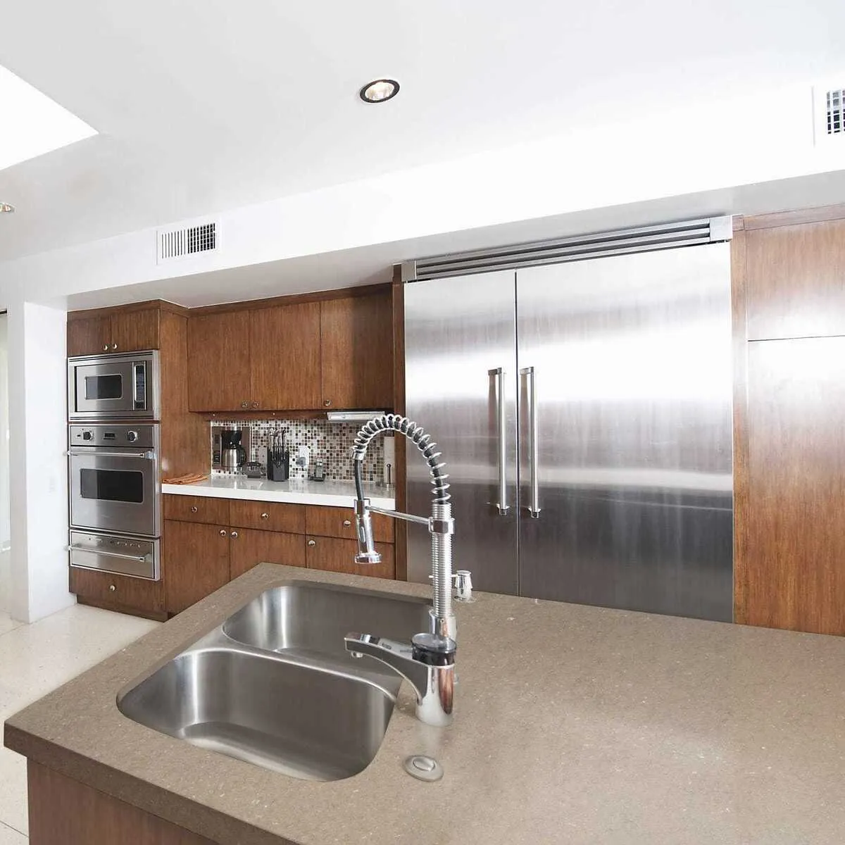 Image of installed Silestone Coral Clay Quartz countertops