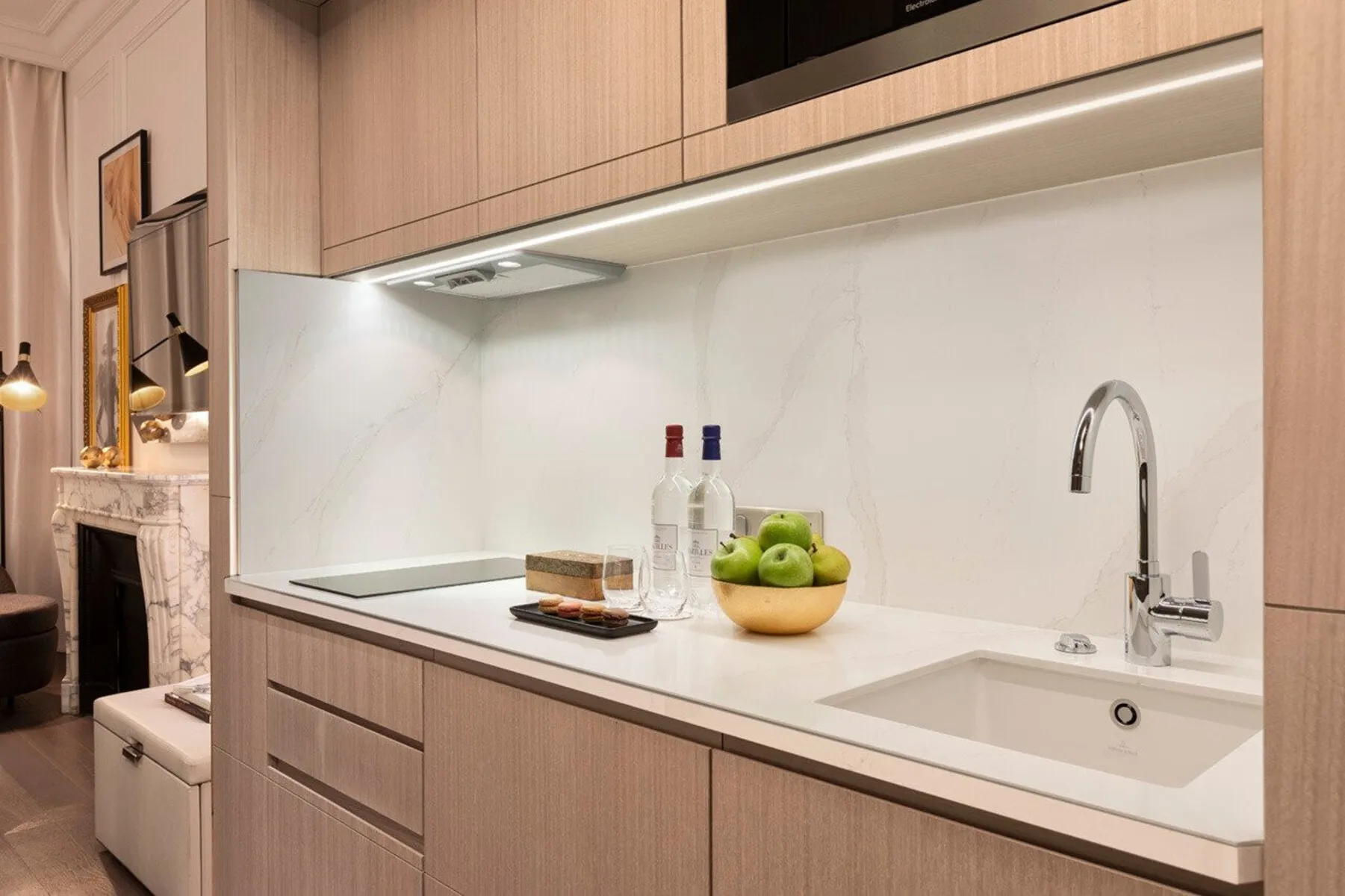 Image of installed Silestone Eternal Calacatta Gold White Quartz countertops