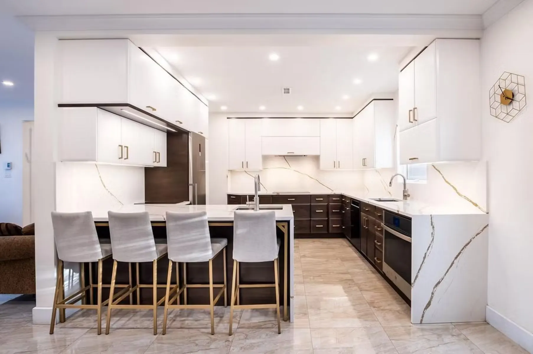 Image of installed Silestone Eternal Dor White Quartz countertops