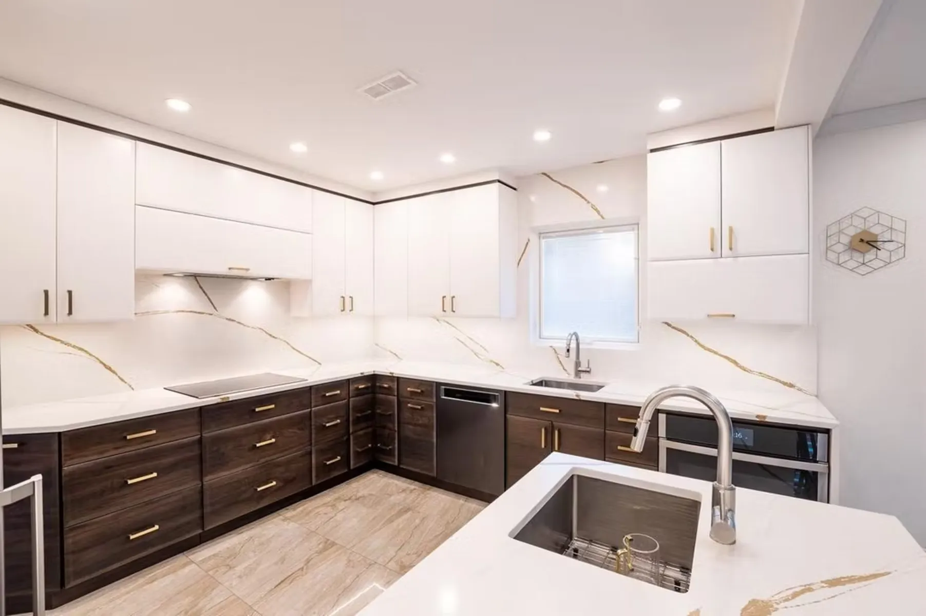 Image of installed Silestone Eternal Dor White Quartz countertops